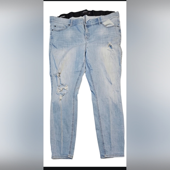 Torrid Light Blue Distressed Bombshell skinny Jeans - Picture 1 of 5
